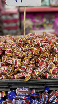 حلويات تويكس Twix وسنيكرز Snickers