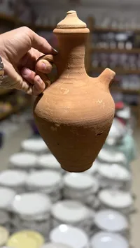 إبريق طيني تقليدي