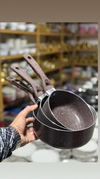 مجموعة قدور طهي غير لاصقة بمقابض خشبية