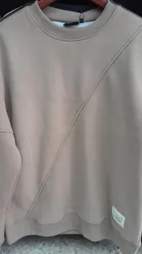 بلوزة شبابية كريمية
