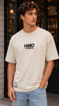 تيشيرت رجالي قطني بتصميم هيلو ستوديو (Hello Studios)