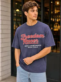تيشيرت بطبعة Freedom Racer (Freedom Racer)