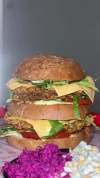 ساندويتش هامبروغر مزدوج بالجبن
