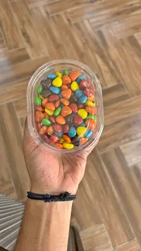 حلوى الشوكولاتة الملونة (M&M's)