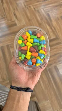 حلوى شوكولاتة ملونة