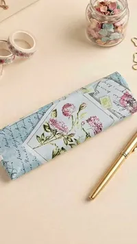 حافظة أقلام بتصميم زهري