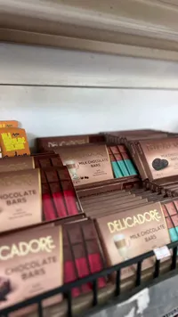 أصابع شوكولاتة بالحليب محشوة بالكابتشينو - ديليكادور (Delicadore)