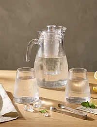 شاف  وأكواب زجاجية مضلعة
