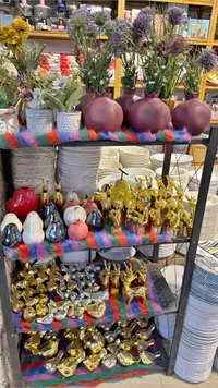 تشكيلة ديكورات منزلية وأدوات مائدة
