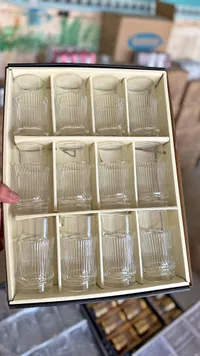 طقم أكواب شاي زجاجية بتصميم مقلم