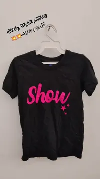 تيشيرت أطفال أسود بطبعة شو (Show)