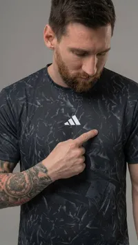 تيشيرت رياضي بنقشة مميزة - أديداس (Adidas)