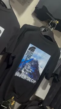 تيشيرت رجالي بطبعة جبلية - ذا نورث فيس (The North Face)