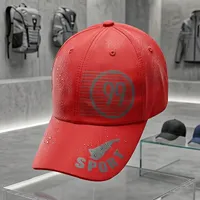 قبعة رياضية حمراء بتصميم 99 سبورت