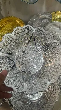 صحن فضي شفاف بنقش هندسي
