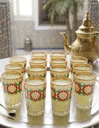 مجموعة أكواب شاي عربية ذهبية مع إبريق