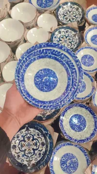 طقم صحون سيراميك بنقوش زرقاء كلاسيكية