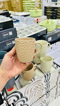 مج سيراميك بنقشة بارزة