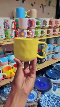 كوب أصفر بتصميم مميز