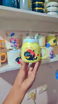 كوب سيراميك بتصميم قطة وفواكه