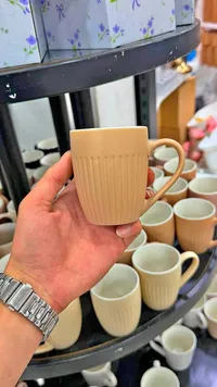 كوب قهوة بتصميم مضلع