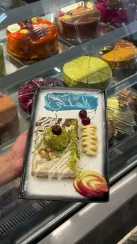 وافل بلجيكي مزين بالفواكه والمكسرات - الملكي