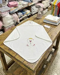 منشفة استحمام للأطفال بغطاء رأس - مطرزة دب بالتاج - سوق غزة