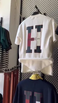 تيشيرت رجالي بطبعة "H" - نيويورك سيتي (Tommy Hilfiger)