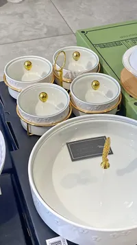 طقم تقديم سيراميك فاخر مع حامل ذهبي