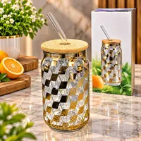 كوب زجاجي مع غطاء وقشة بتصميم ماسي ذهبي