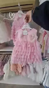فستان بناتي بطبقات كشكش مع طوق رأس