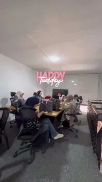 مساحة عمل مشتركة - Happy Tuesday