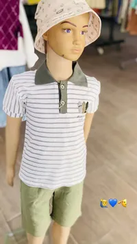 طقم شورت وتيشيرت مخطّط للأطفال