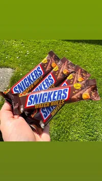 أصابع الويفر بالشوكولاتة - سنيكرز (Snickers Wafer Rolls)