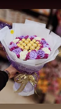باقة زهور وشوكولاتة فيريرو روشيه (Ferrero Rocher)