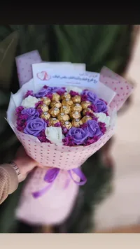 باقة زهور وشوكولاتة فيريرو روشيه (Ferrero Rocher)