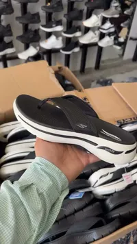 شبشب رياضي مريح - سكيتشرز (Skechers)