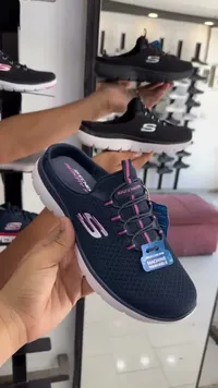 حذاء نسائي سهل الارتداء - سكيتشرز (Skechers)