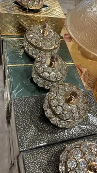 مجموعة كريستال مزخرفة بتصميم كلاسيكي