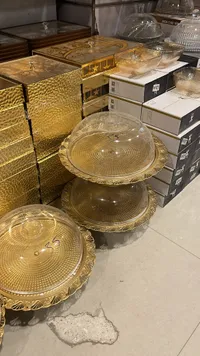 طاقم أطباق كيك ذهبي فاخر بتصميم عريق
