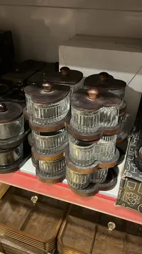 مجموعة علب تخزين زجاجية مع أغطية معدنية