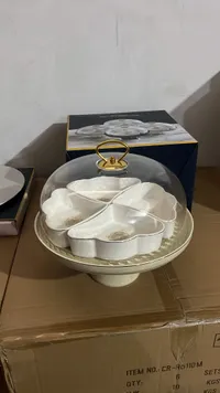 صحن ضيافة سيراميك أبيض مع غطاء زجاجي