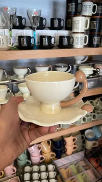 مج نسكافيه سيراميك كريمي مع صحن