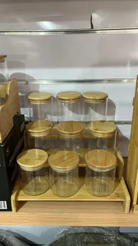 علب زجاج مع أغطية خشبية بامبو