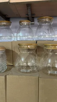 برطمان زجاجي محكم الإغلاق بغطاء ذهبي