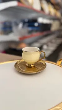 فنجان قهوة عربي فاخر مع صحن - تصميم كلاسيكي ذهبي