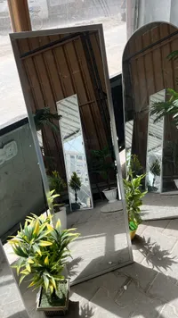 مرآة أرضية بإطار خشبي وألومنيوم