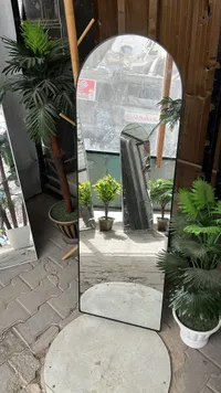 مرآة أرضية بإطار معدني