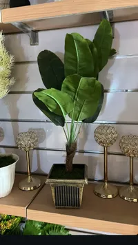 إناء نبات ديكوري مع نبات صناعي