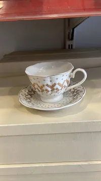 فنجان قهوة سيراميك مزخرف مع صحن